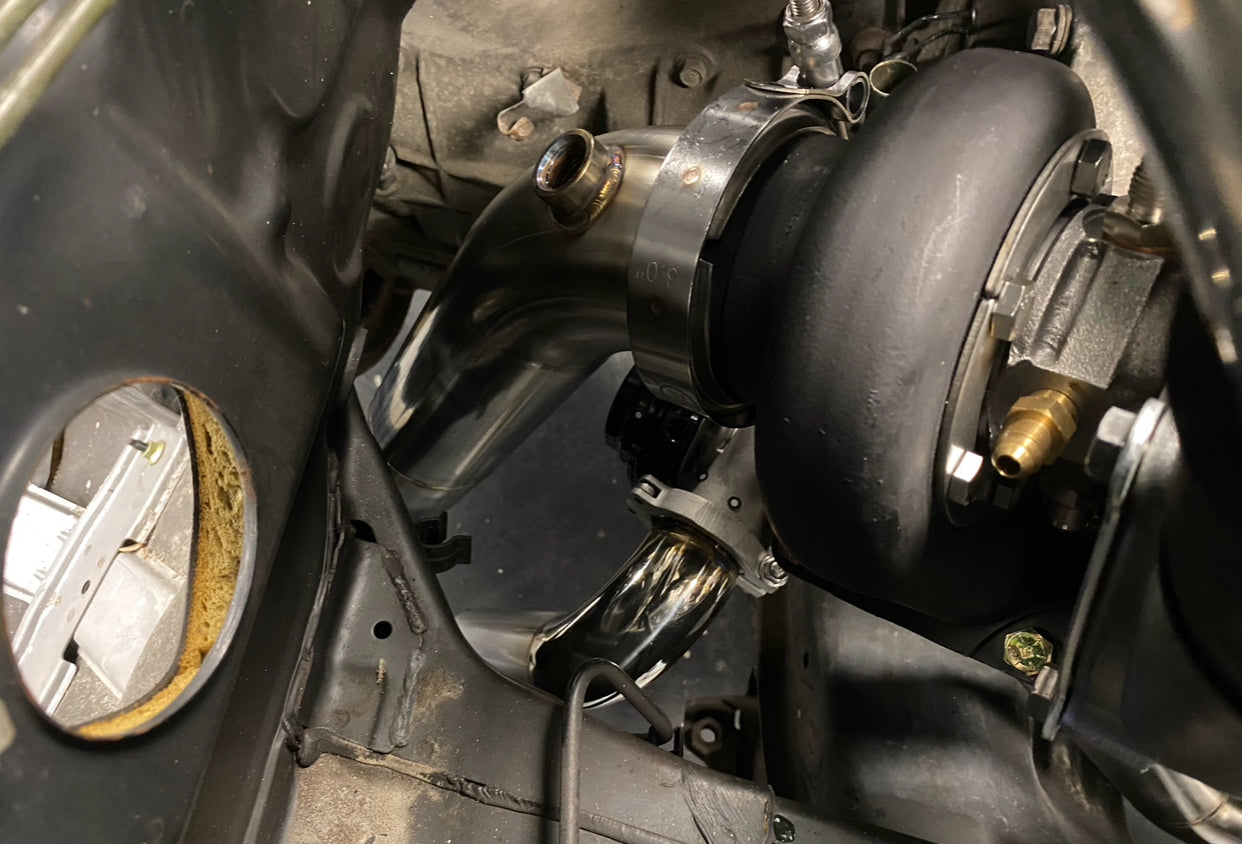 Rotated turbo top mount kit